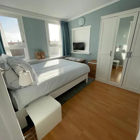 Apartment Strandzicht 2 *